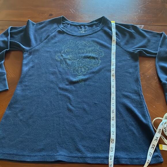 Sonoma Dark Navy Blue Waffle Knit Top Woman Size Medium Mandela Design - Picture 7 of 9